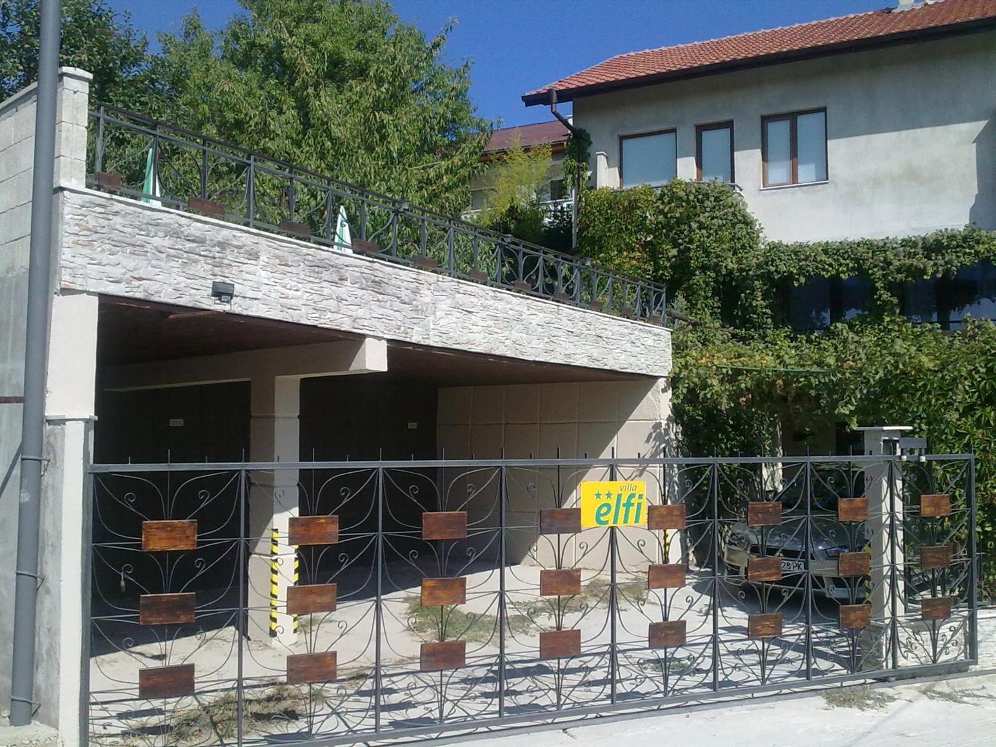 Villa Elfi Golden Sands Bagian luar foto