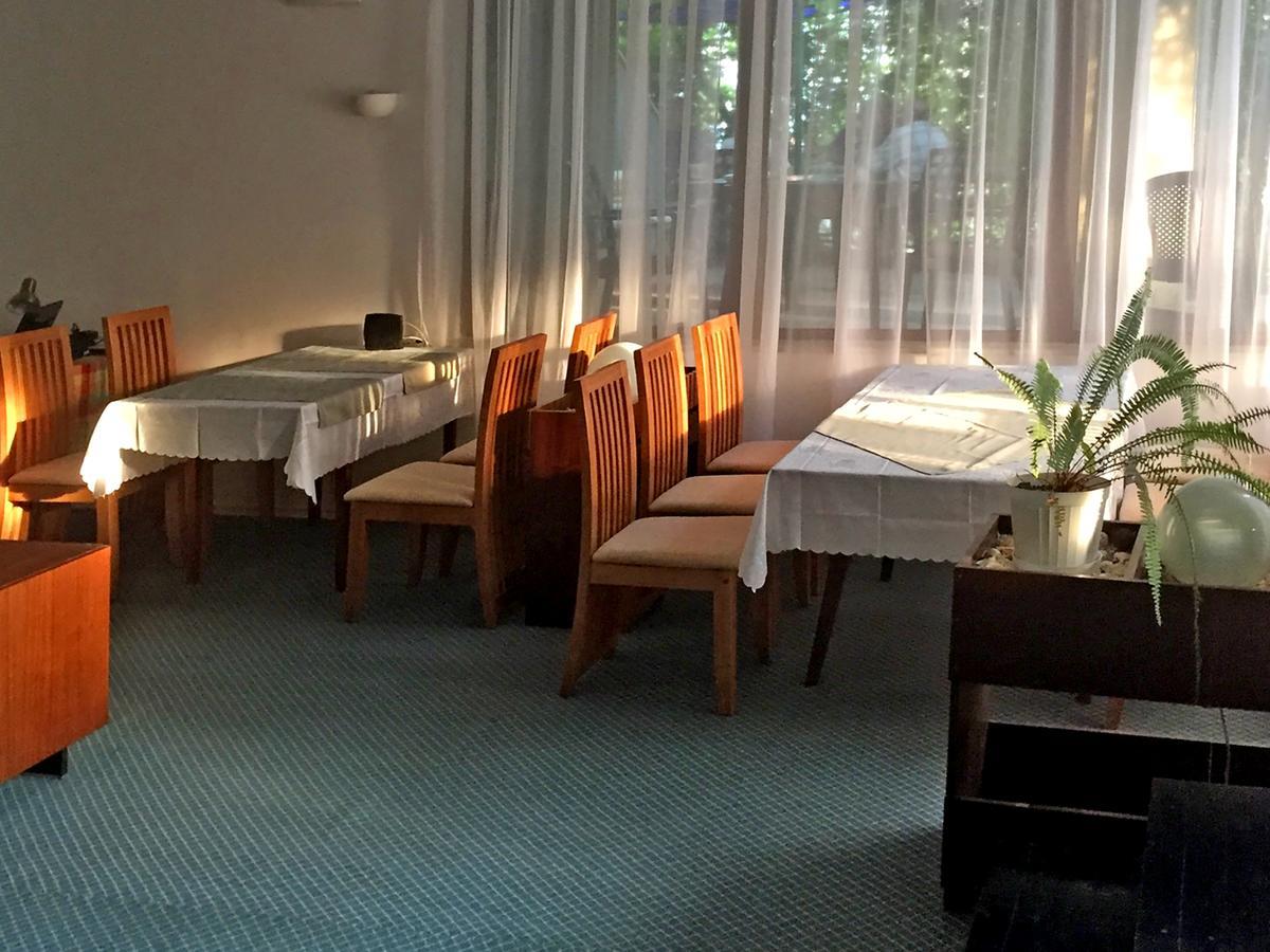 Villa Elfi Golden Sands Bagian luar foto