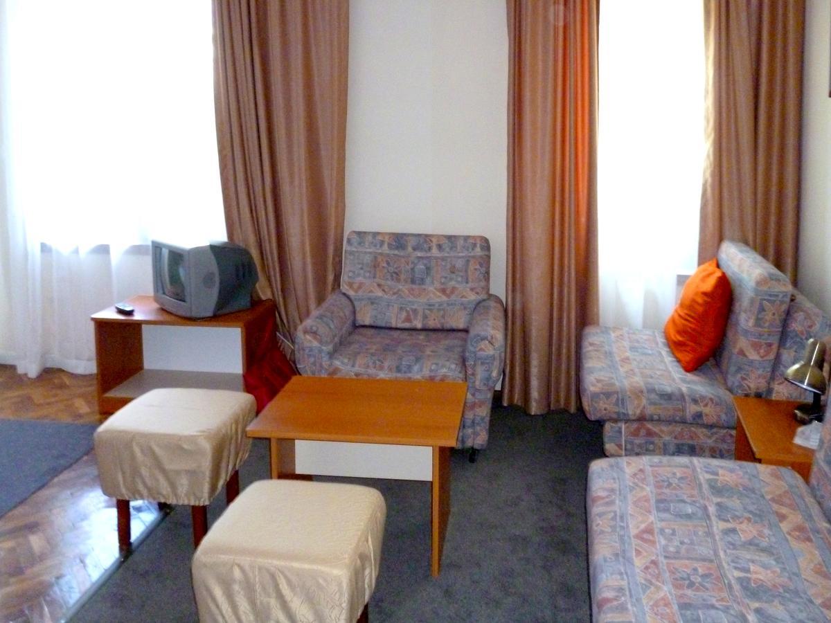 Villa Elfi Golden Sands Bagian luar foto