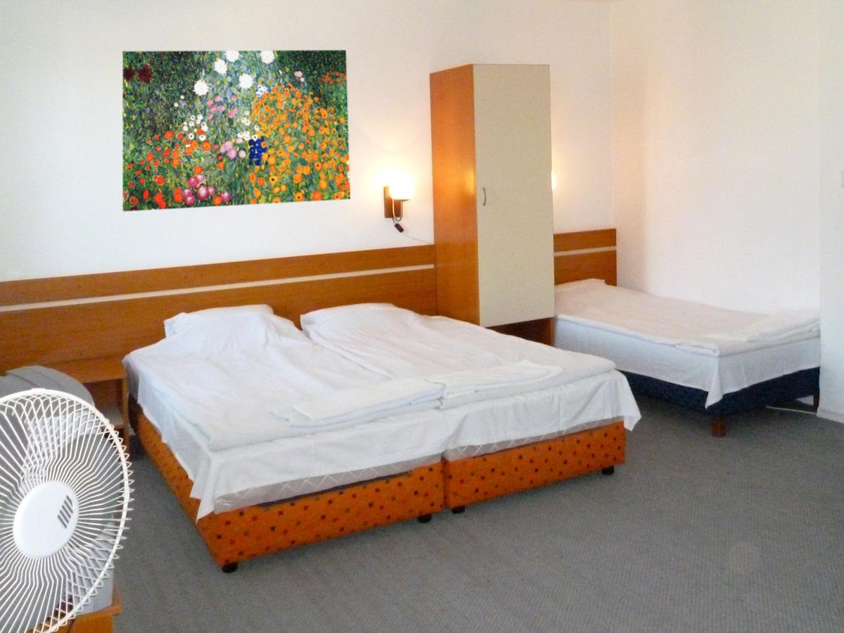 Villa Elfi Golden Sands Bagian luar foto